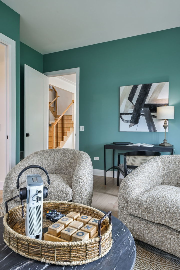 611 S Loomis Street, Naperville, IL 60540