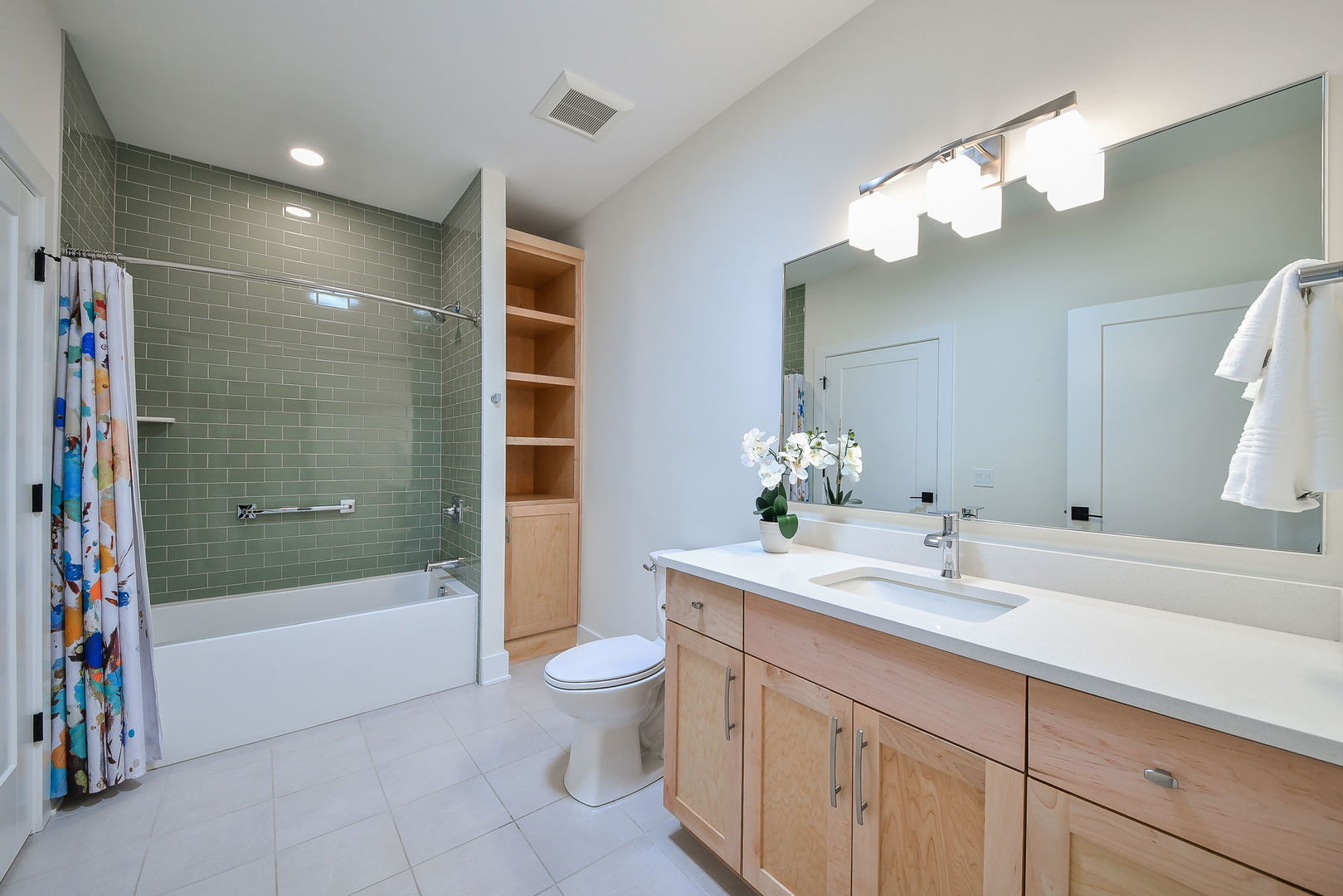 611 S Loomis Street, Naperville, IL 60540