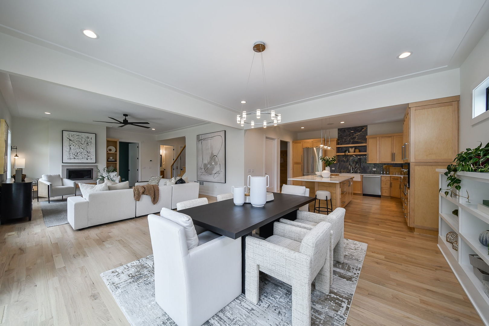 611 S Loomis Street, Naperville, IL 60540