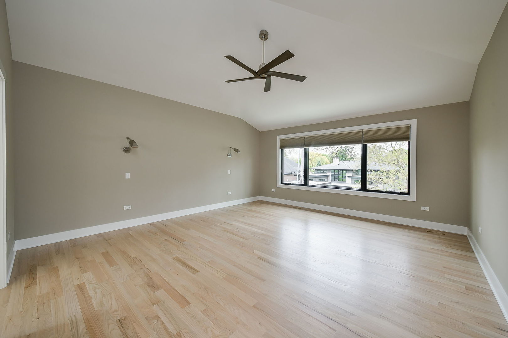 611 S Loomis Street, Naperville, IL 60540