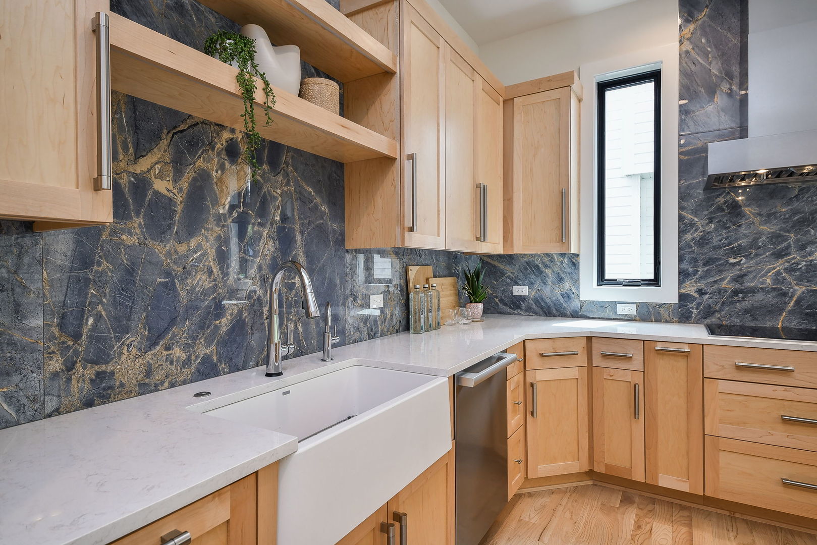 611 S Loomis Street, Naperville, IL 60540