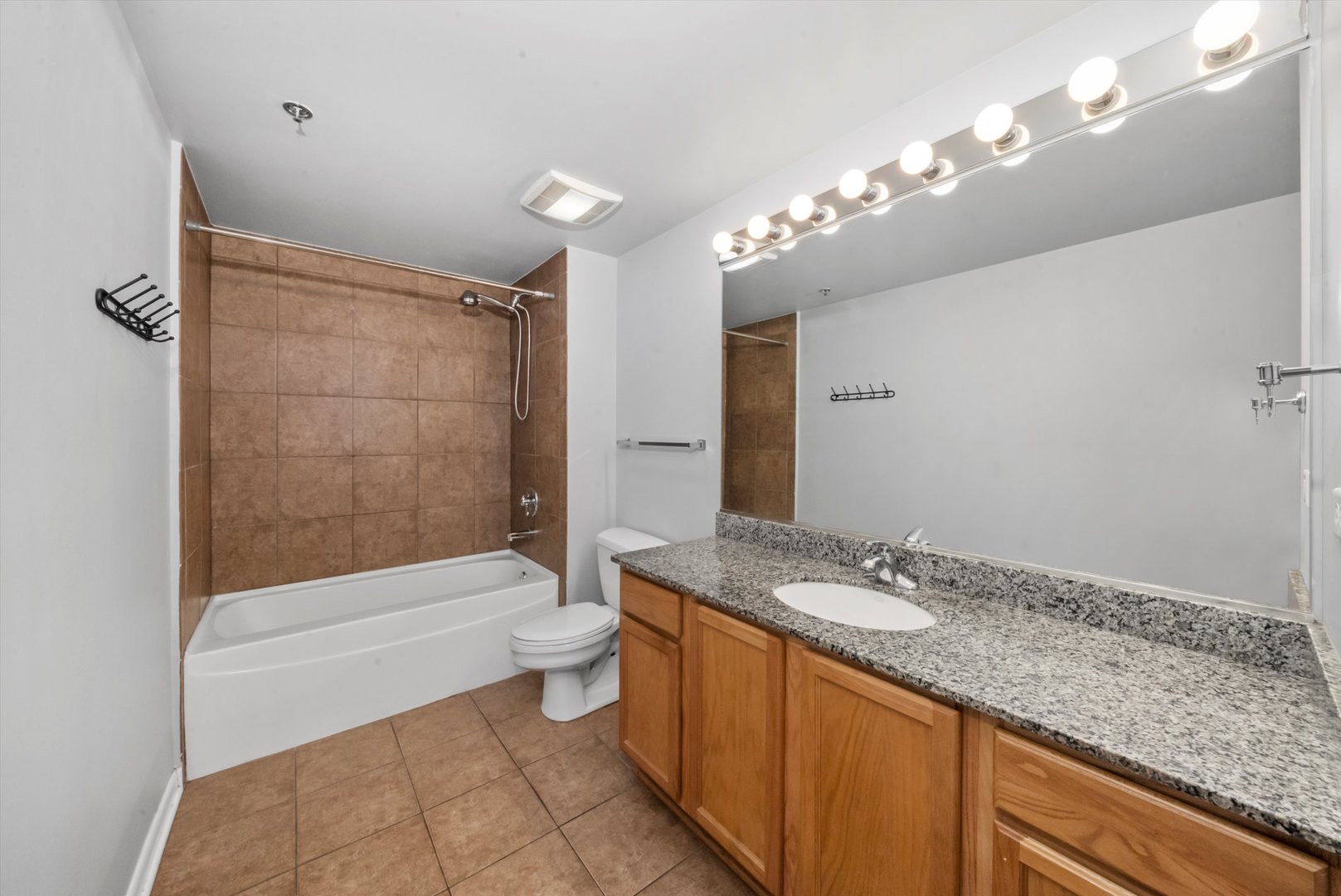 1550 S Blue Island Avenue #404, Chicago, IL 60608