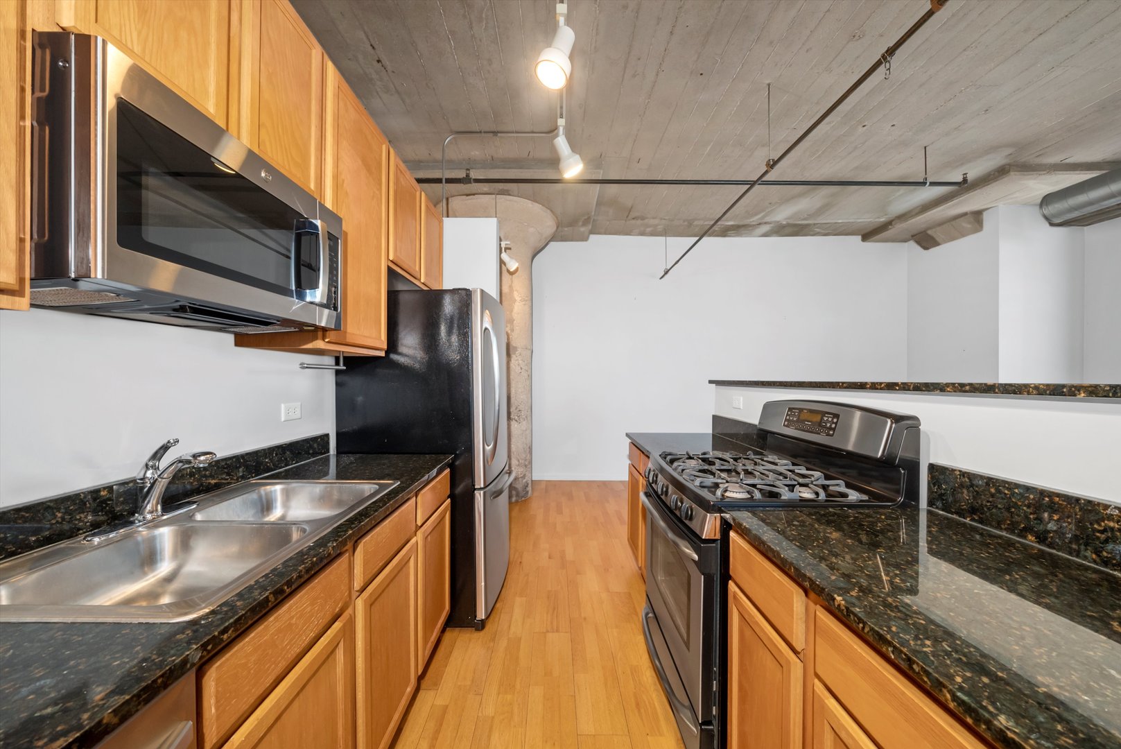 1550 S Blue Island Avenue #404, Chicago, IL 60608