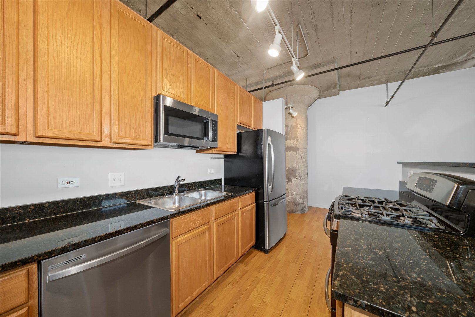 1550 S Blue Island Avenue #404, Chicago, IL 60608