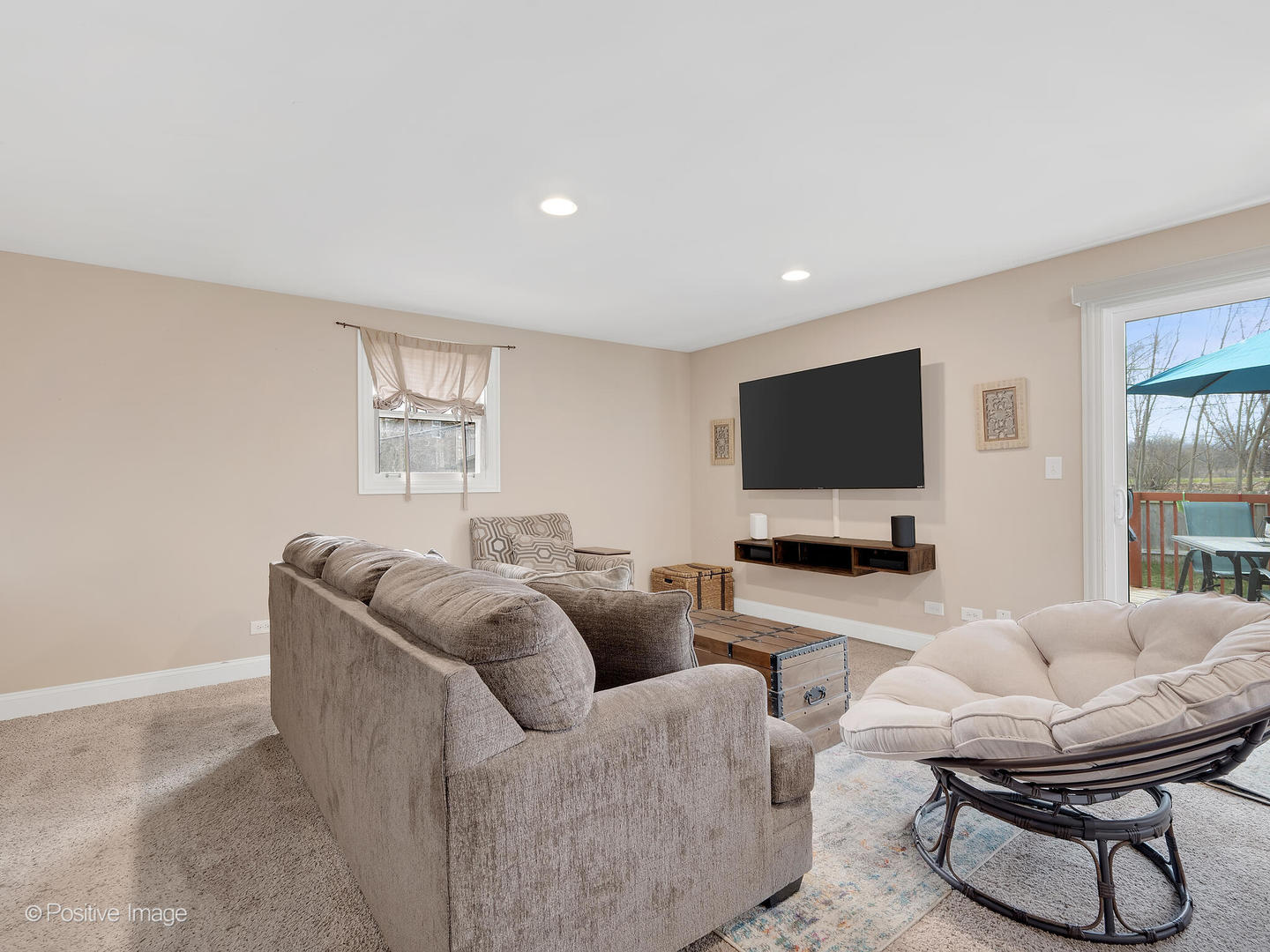 350 Shawnee Drive, Carol Stream, IL 60188