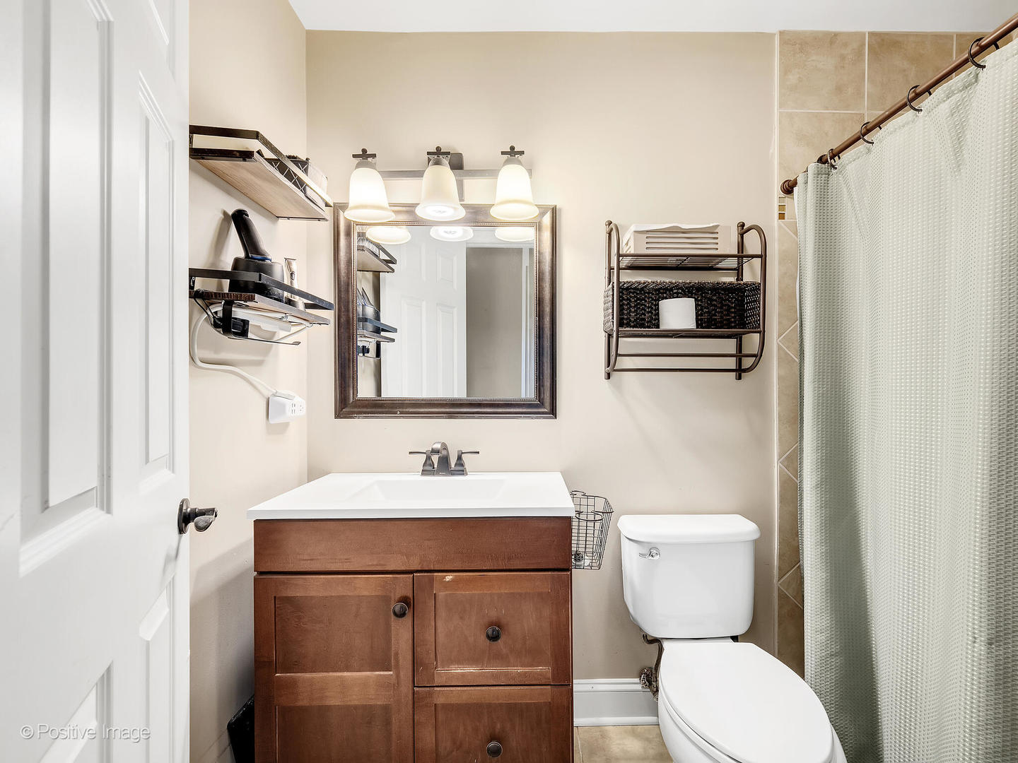 350 Shawnee Drive, Carol Stream, IL 60188