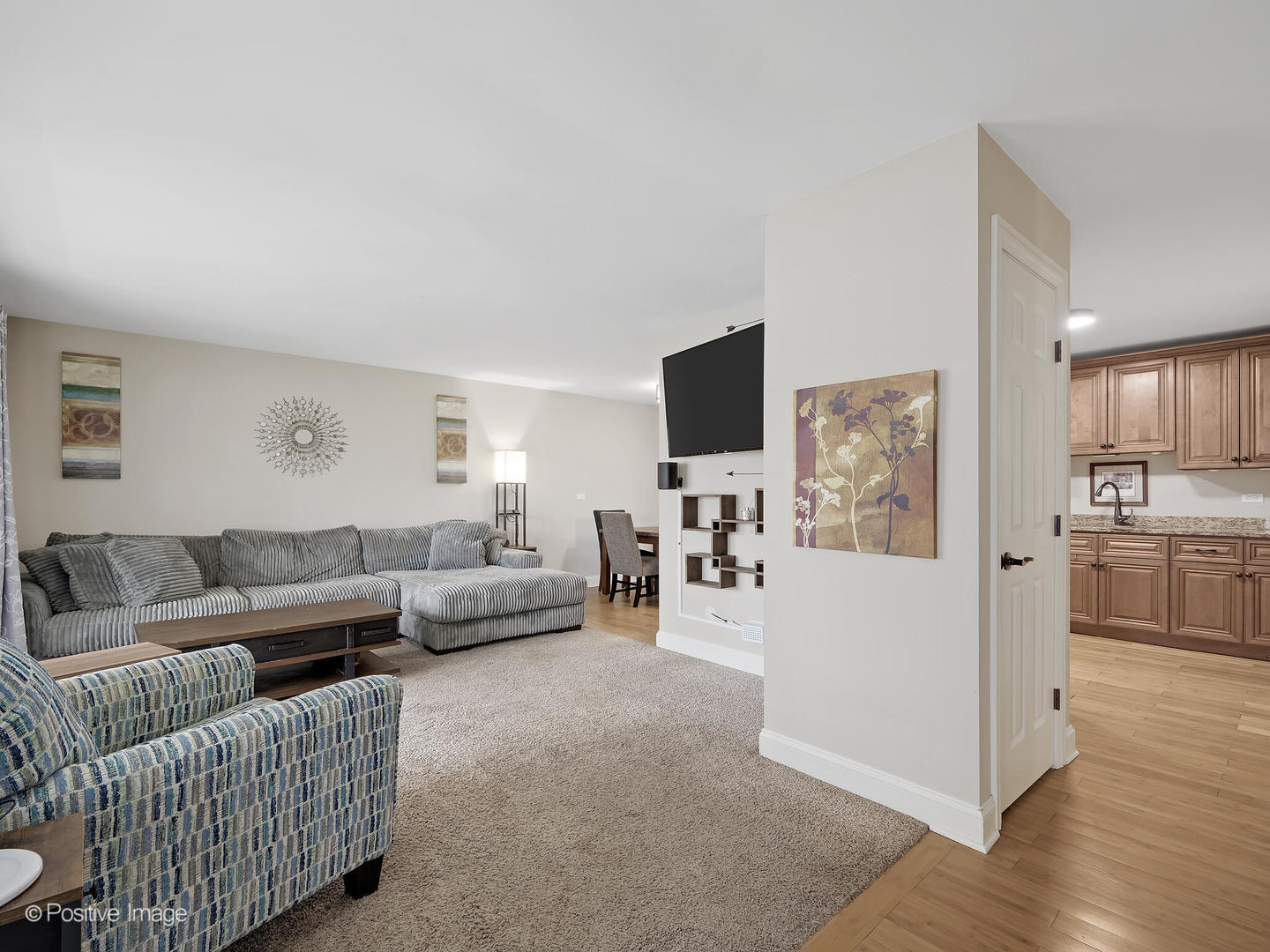 350 Shawnee Drive, Carol Stream, IL 60188