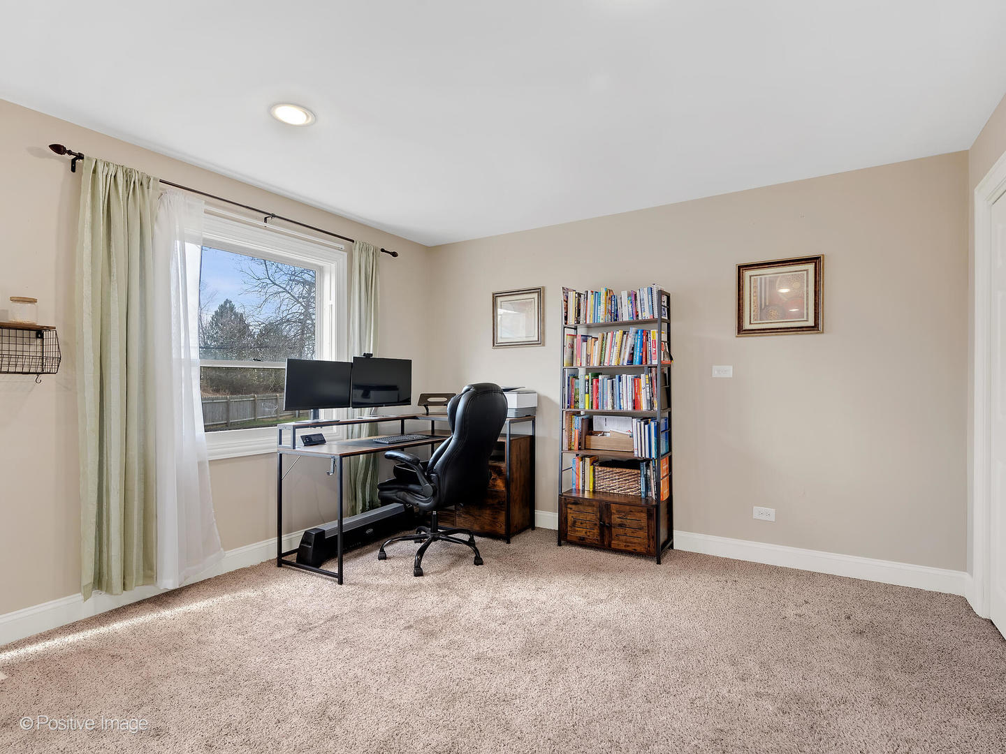 350 Shawnee Drive, Carol Stream, IL 60188