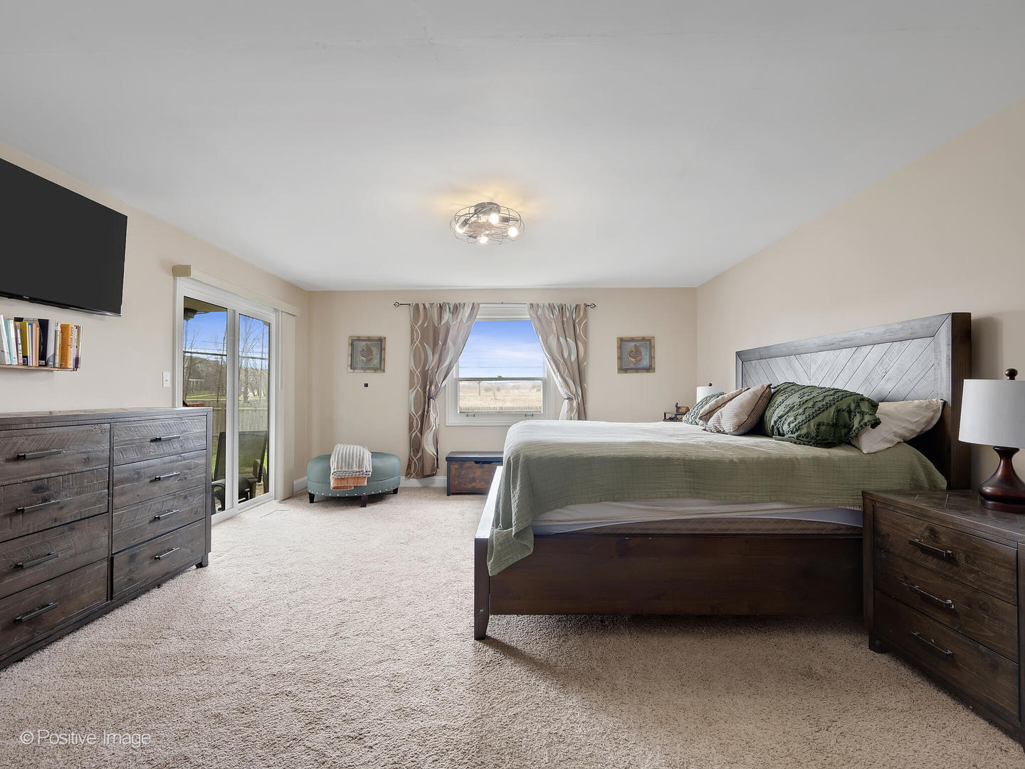 350 Shawnee Drive, Carol Stream, IL 60188