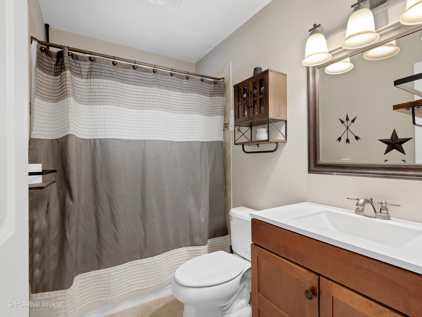 350 Shawnee Drive, Carol Stream, IL 60188