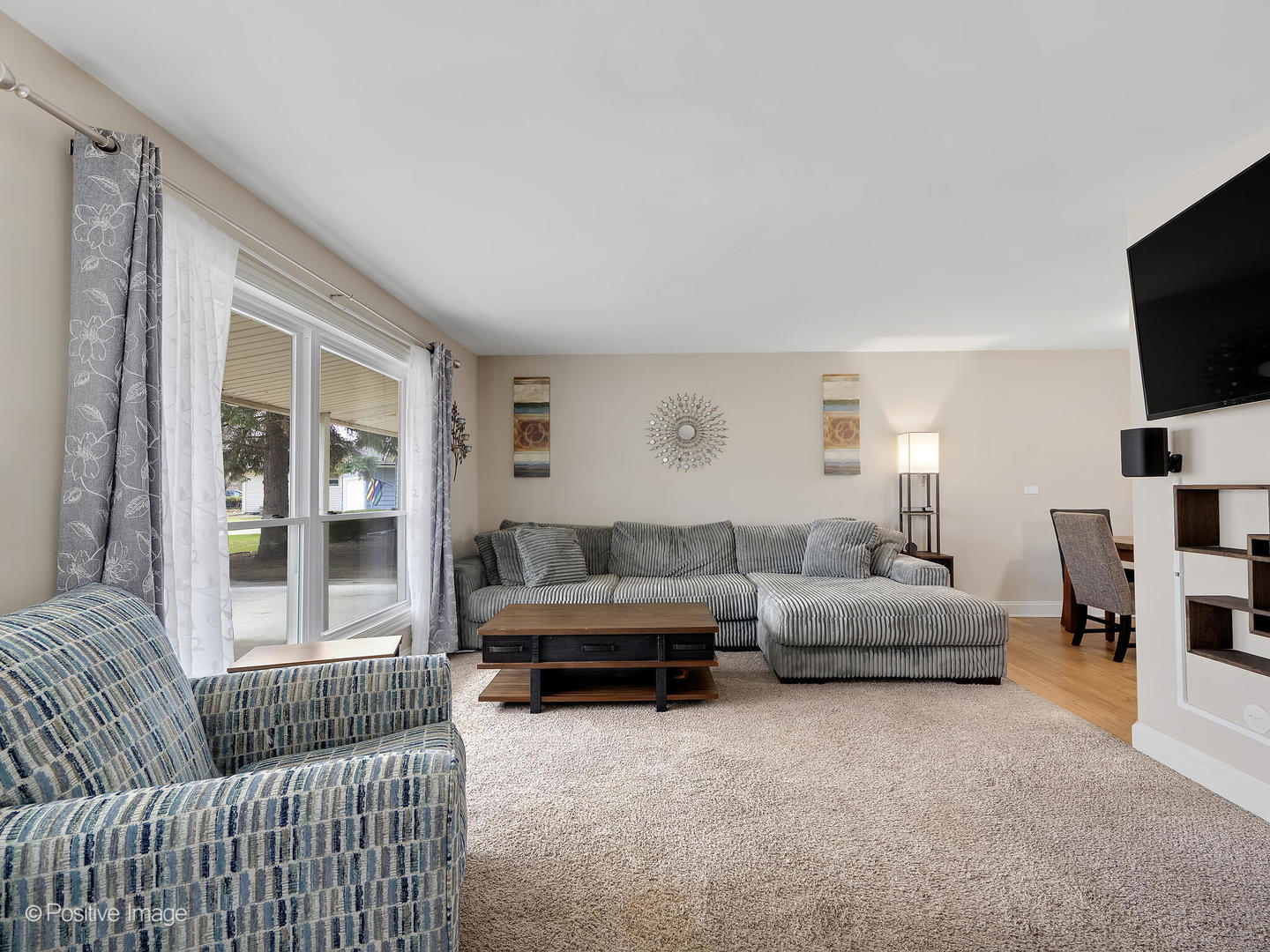 350 Shawnee Drive, Carol Stream, IL 60188