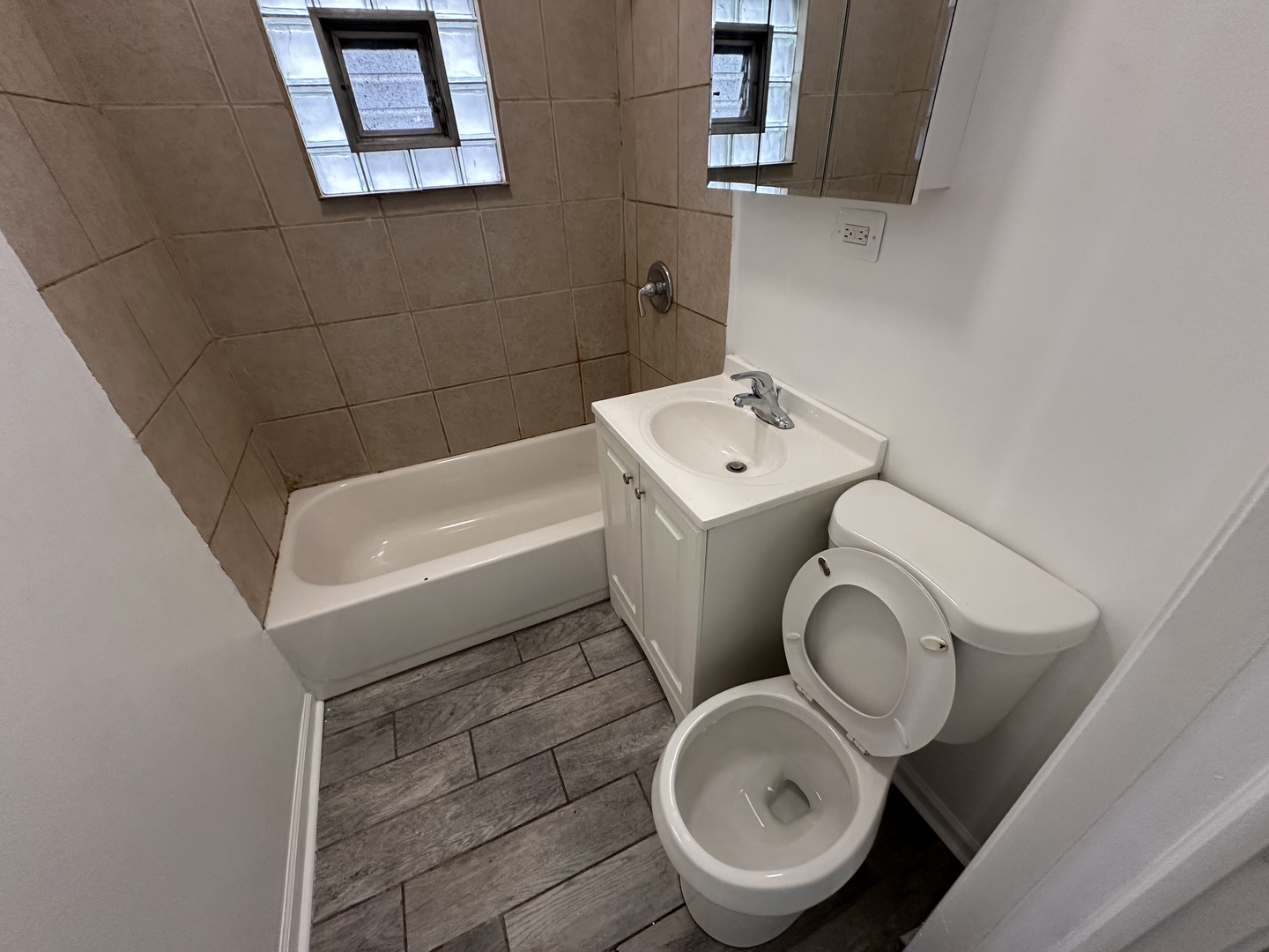 4942 S RACINE Avenue, Chicago, IL 60609