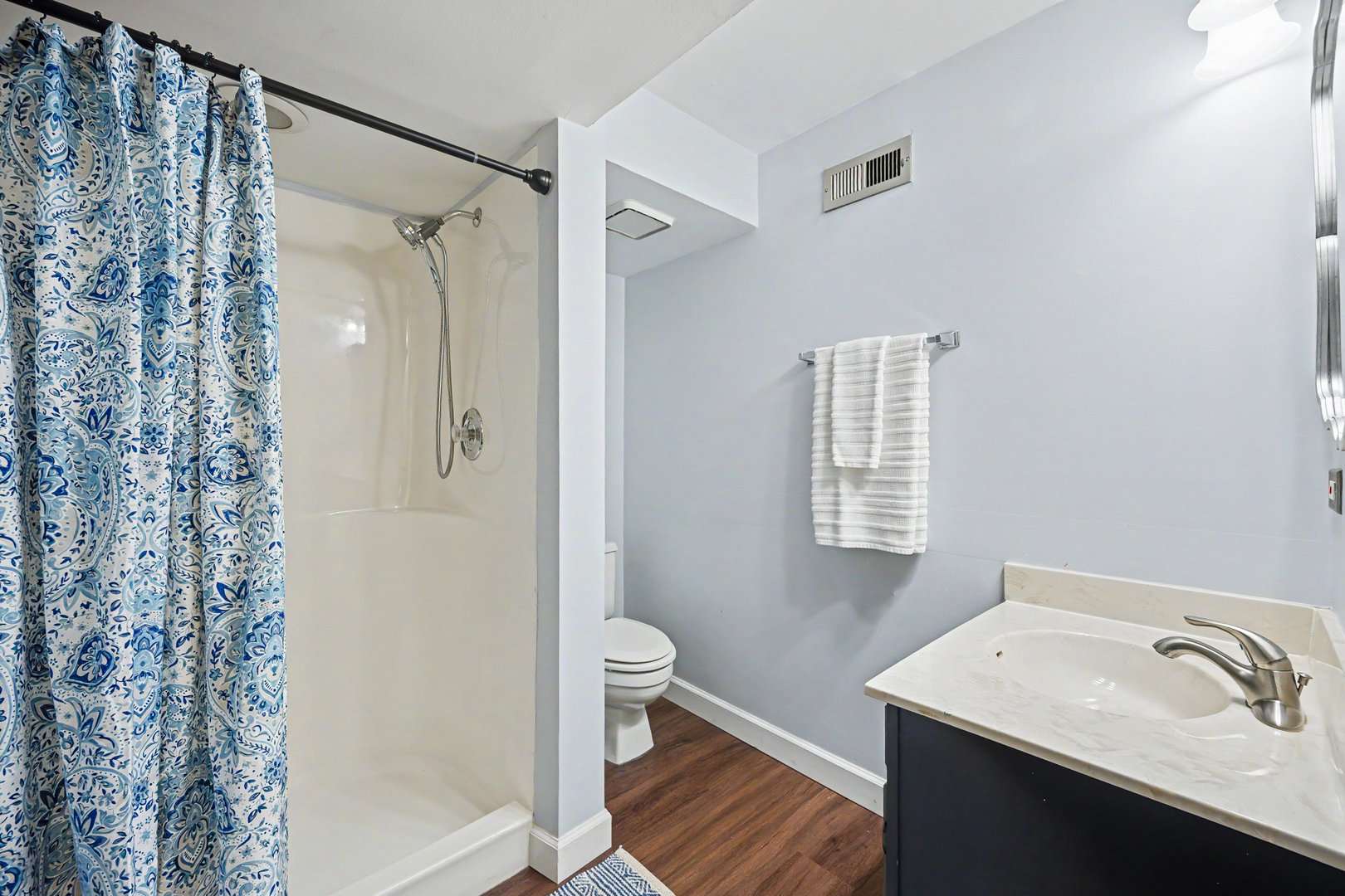 416 Lawrence Avenue, Glen Ellyn, IL 60137