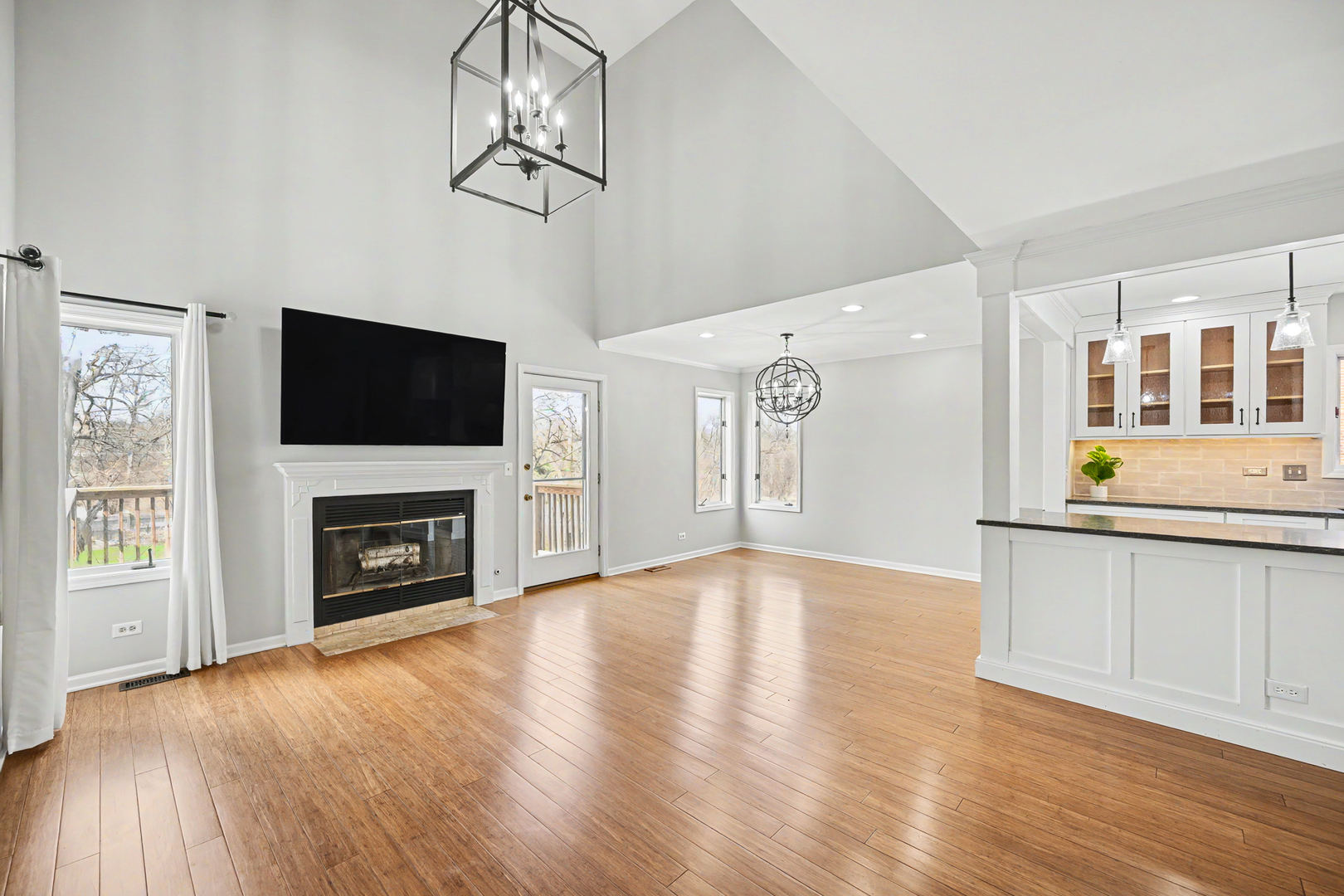 416 Lawrence Avenue, Glen Ellyn, IL 60137