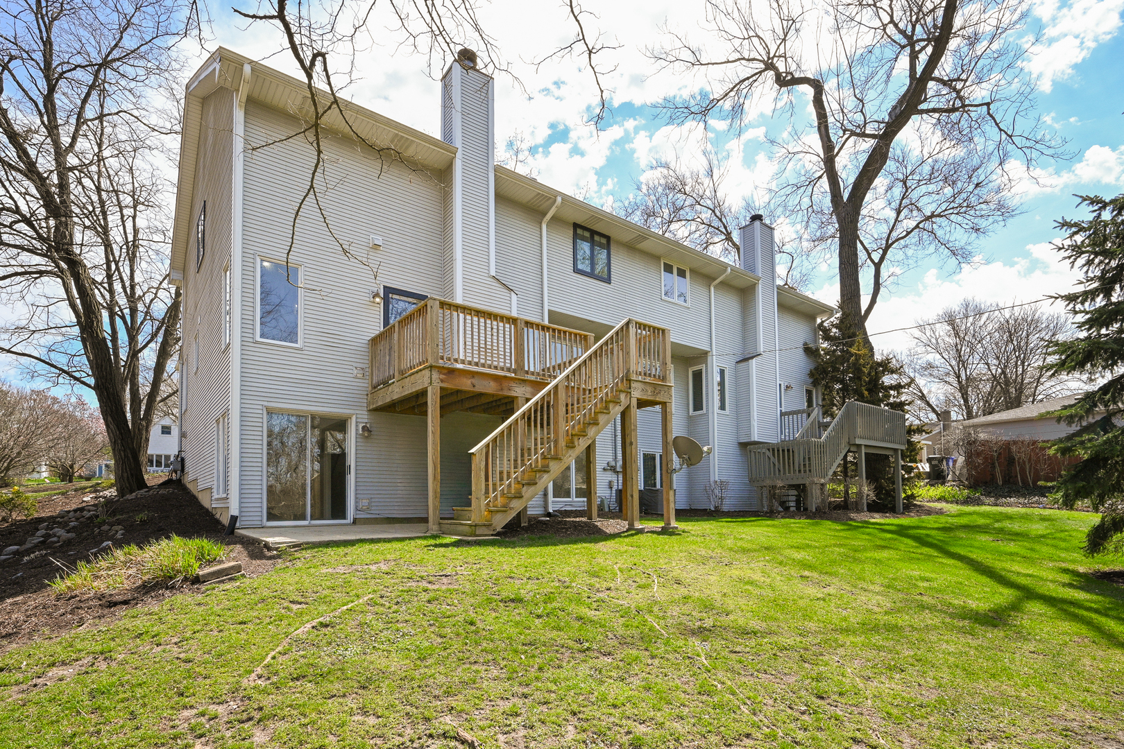 416 Lawrence Avenue, Glen Ellyn, IL 60137