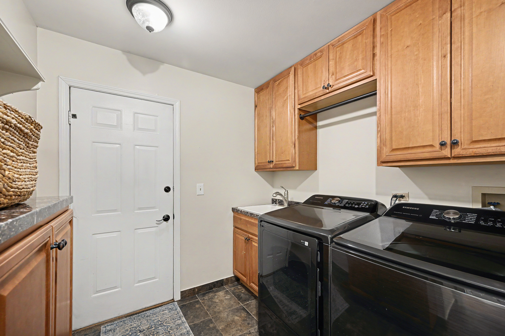 416 Lawrence Avenue, Glen Ellyn, IL 60137