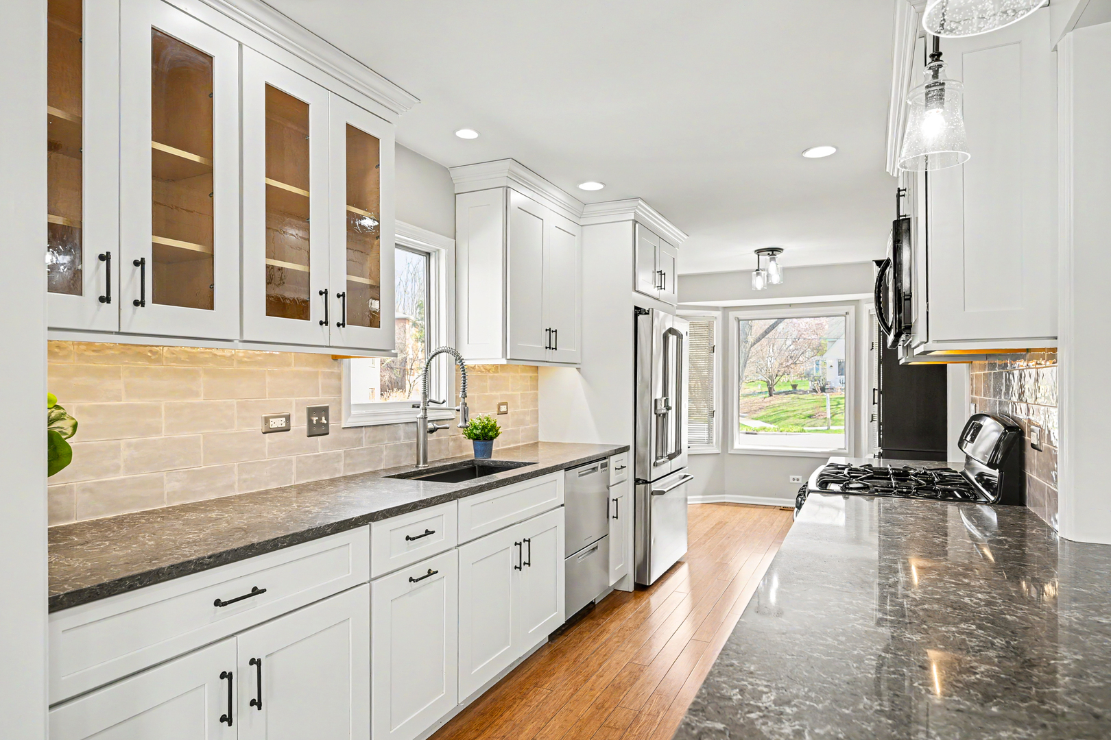 416 Lawrence Avenue, Glen Ellyn, IL 60137