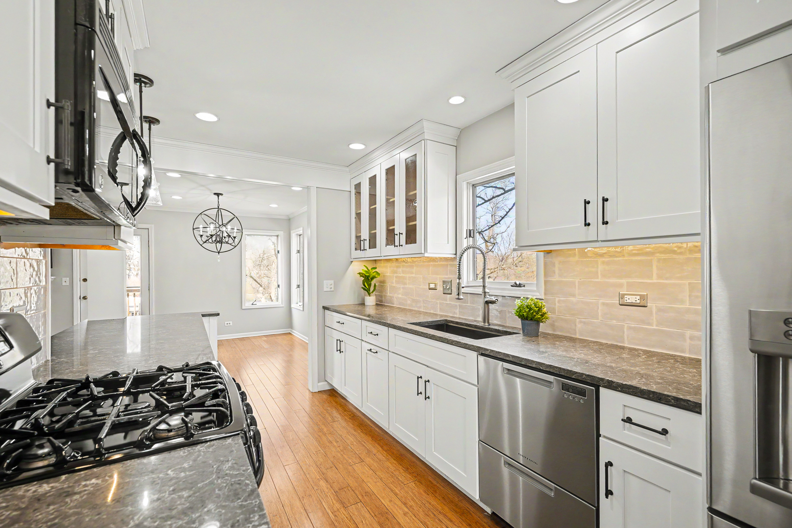 416 Lawrence Avenue, Glen Ellyn, IL 60137