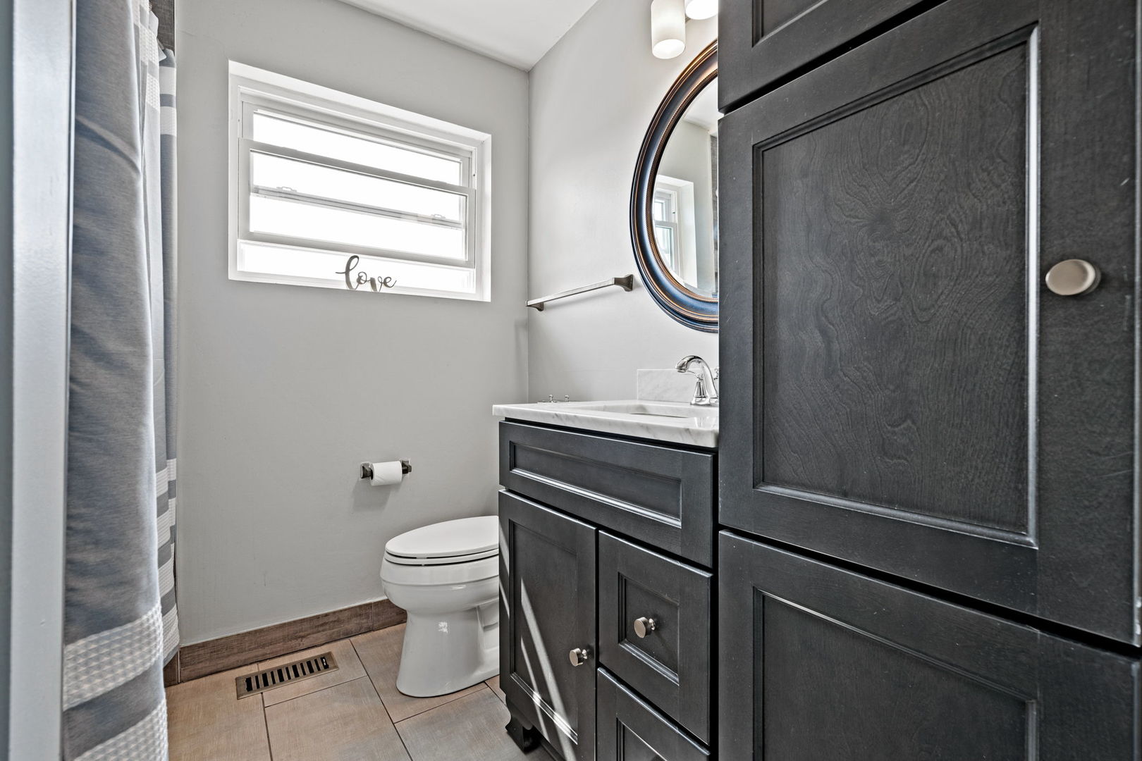 8821 Congress Park Avenue, Brookfield, IL 60513