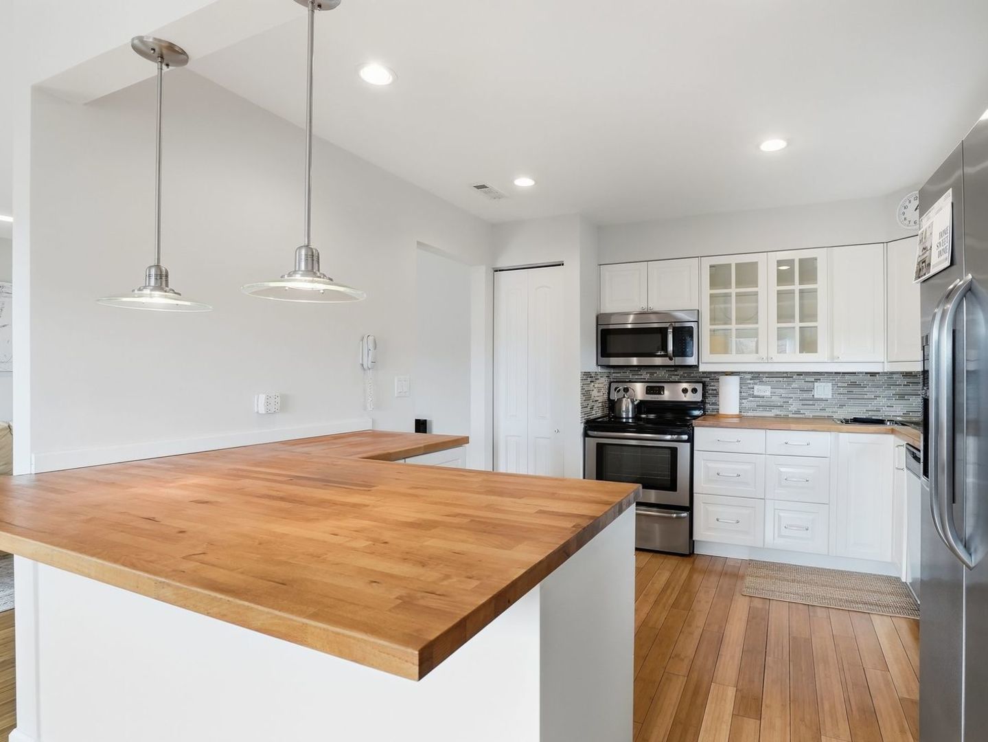 9332 Landings Lane #604, Des Plaines, IL 60016