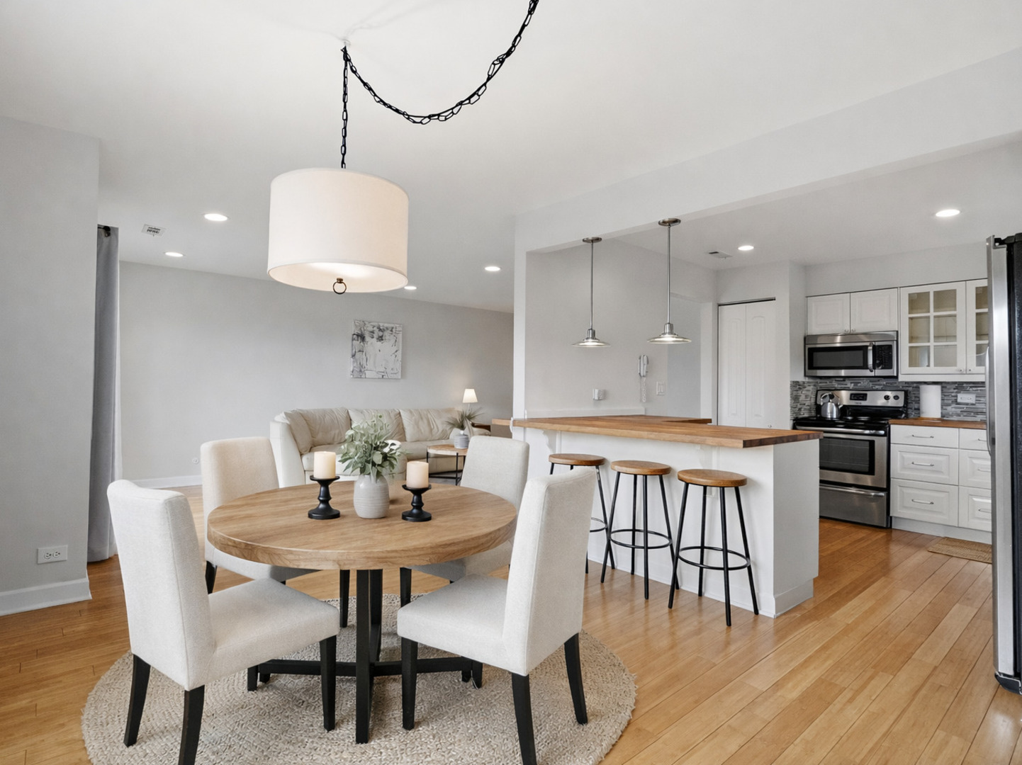 9332 Landings Lane #604, Des Plaines, IL 60016