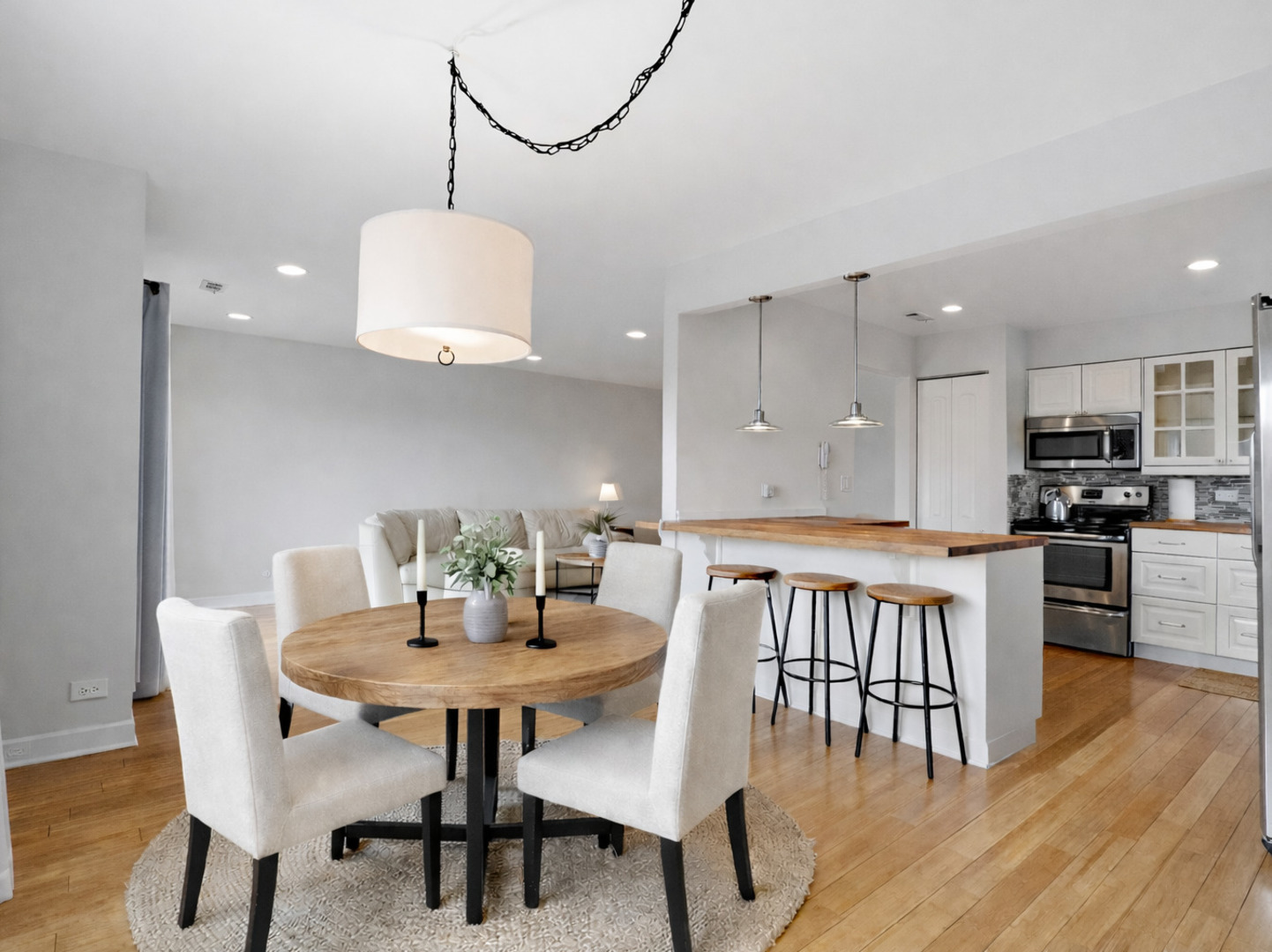 9332 Landings Lane #604, Des Plaines, IL 60016