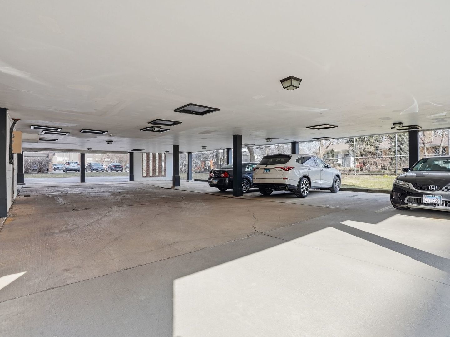 9332 Landings Lane #604, Des Plaines, IL 60016