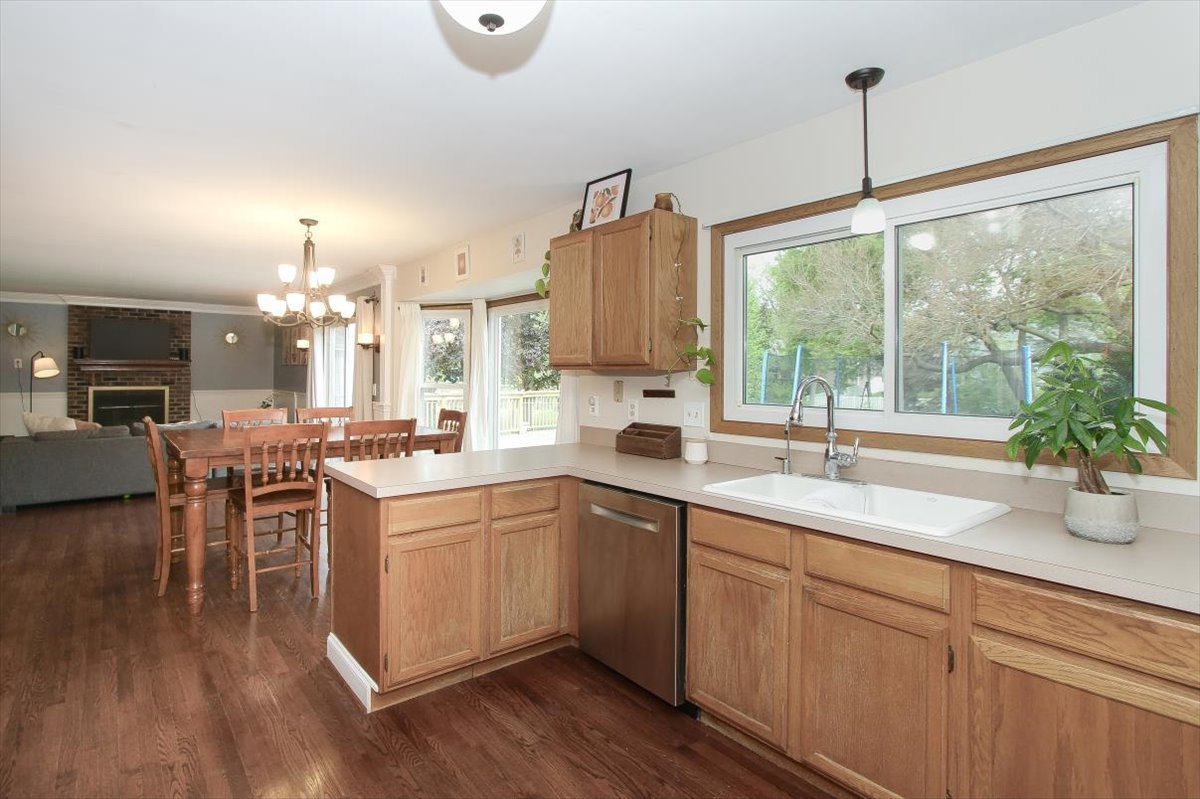 845 Hanson Court, Batavia, IL 60510
