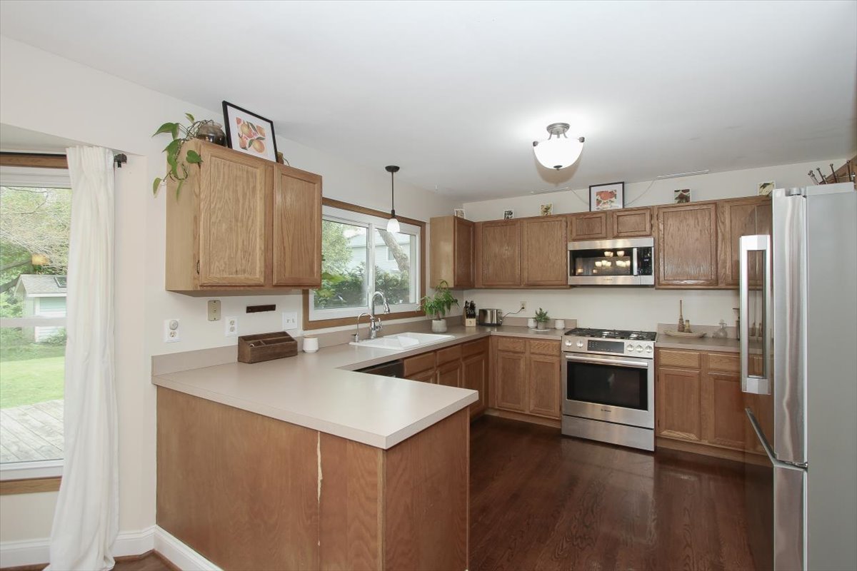 845 Hanson Court, Batavia, IL 60510