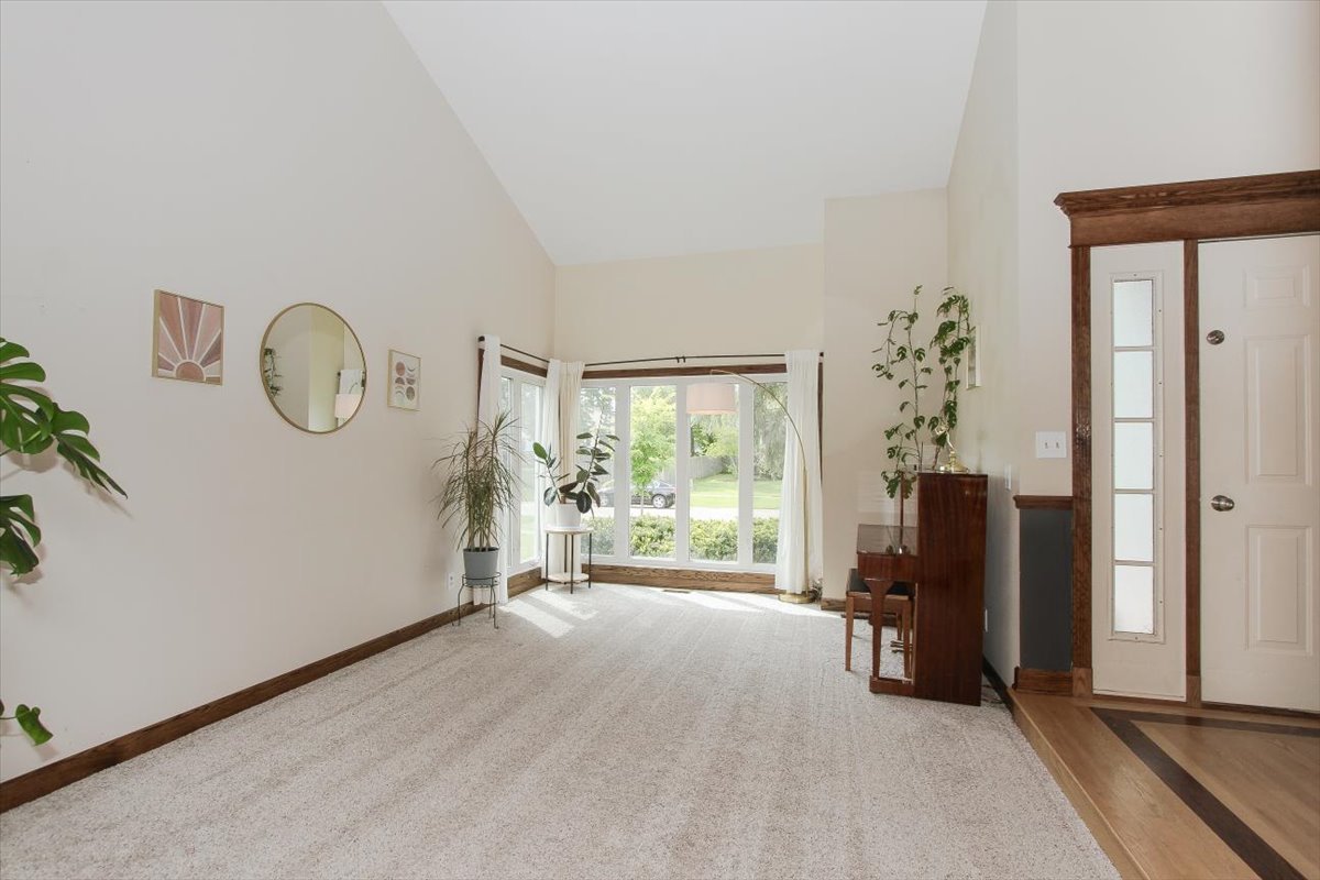 845 Hanson Court, Batavia, IL 60510