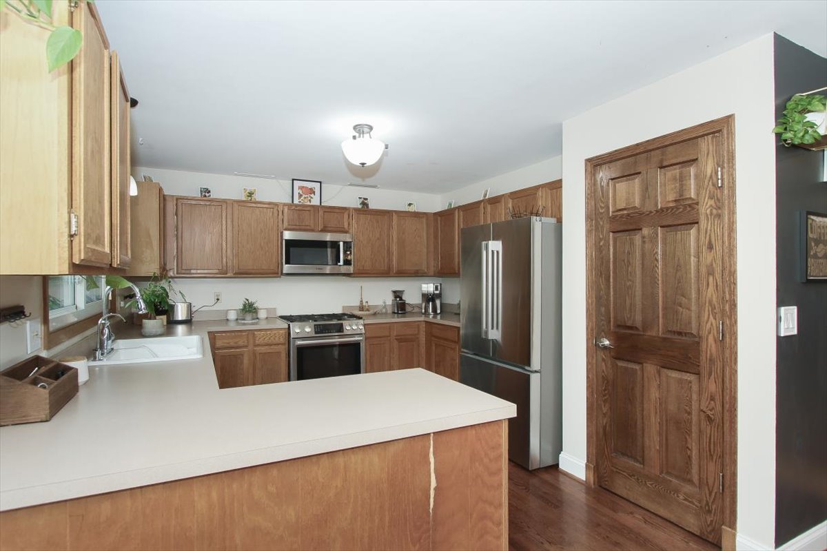 845 Hanson Court, Batavia, IL 60510