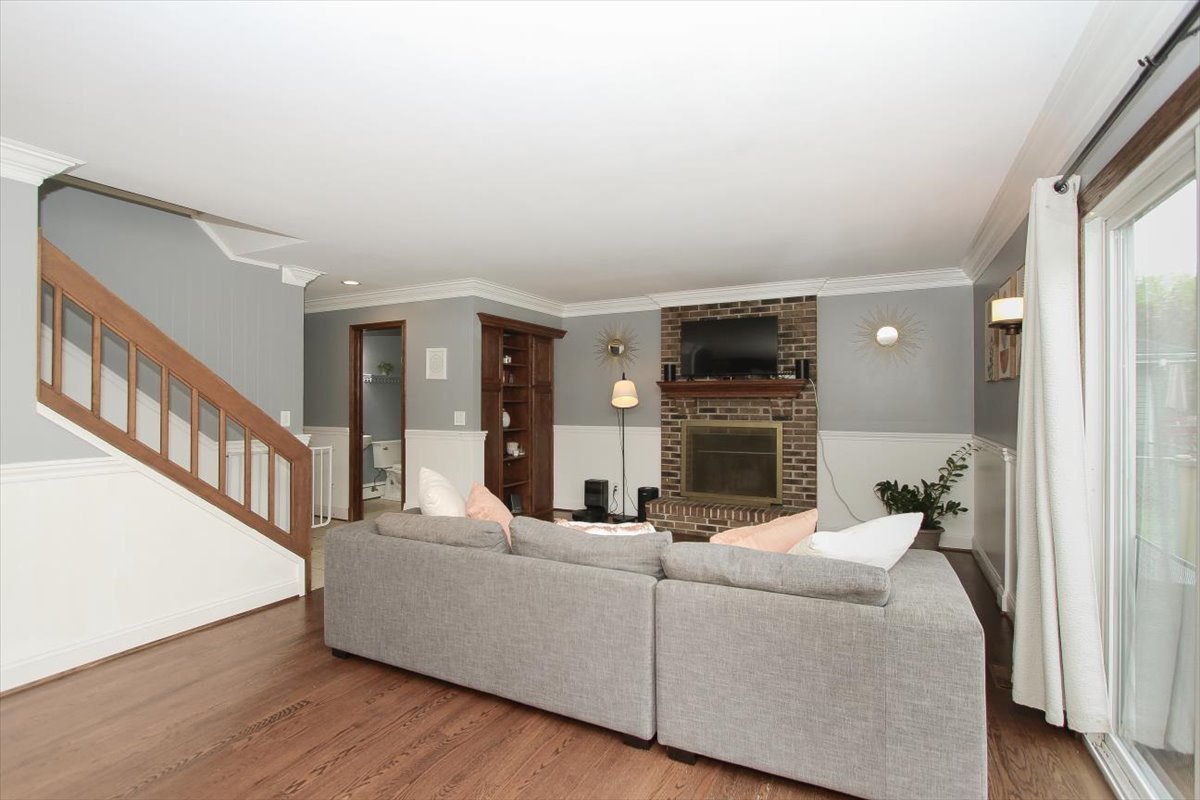 845 Hanson Court, Batavia, IL 60510