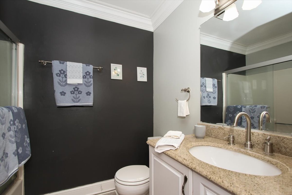 845 Hanson Court, Batavia, IL 60510