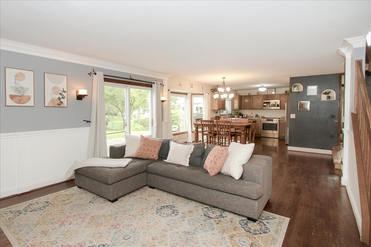 845 Hanson Court, Batavia, IL 60510