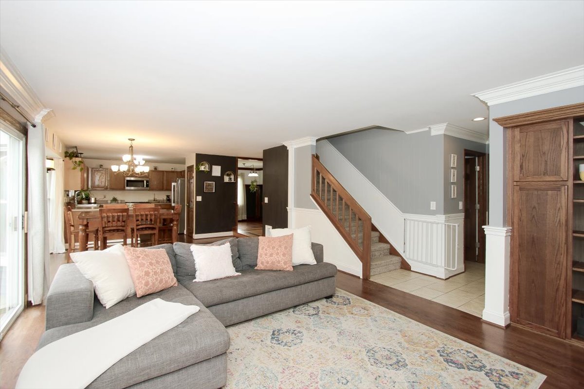 845 Hanson Court, Batavia, IL 60510