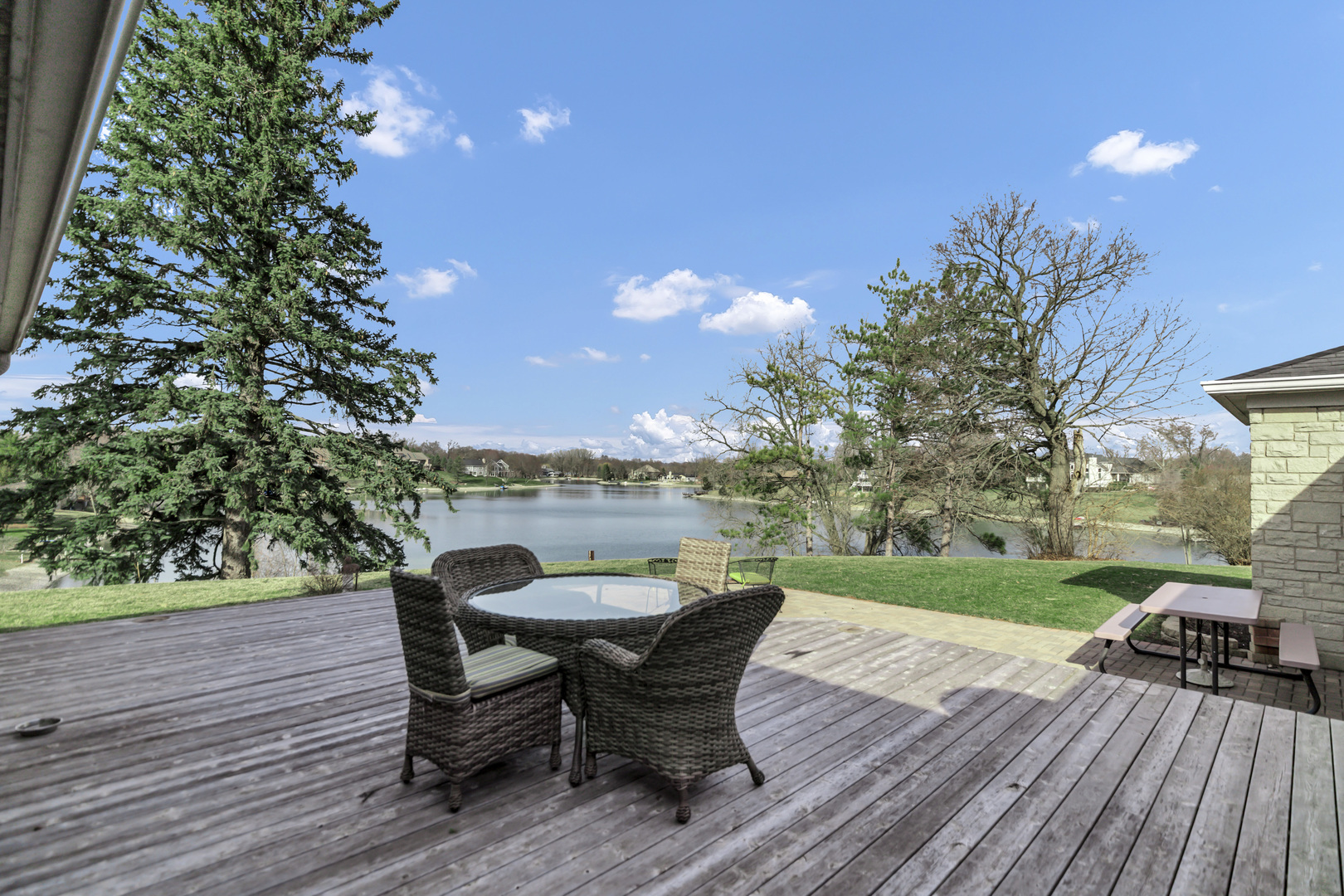 512 Bay Road, McHenry, IL 60051