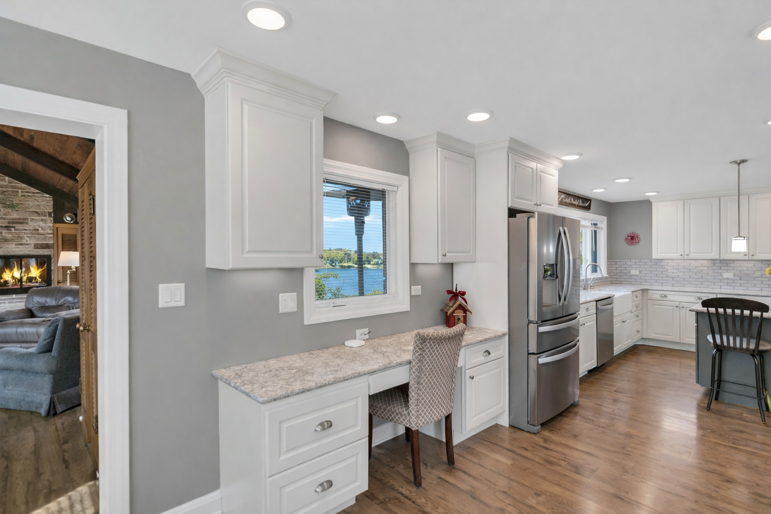 512 Bay Road, McHenry, IL 60051