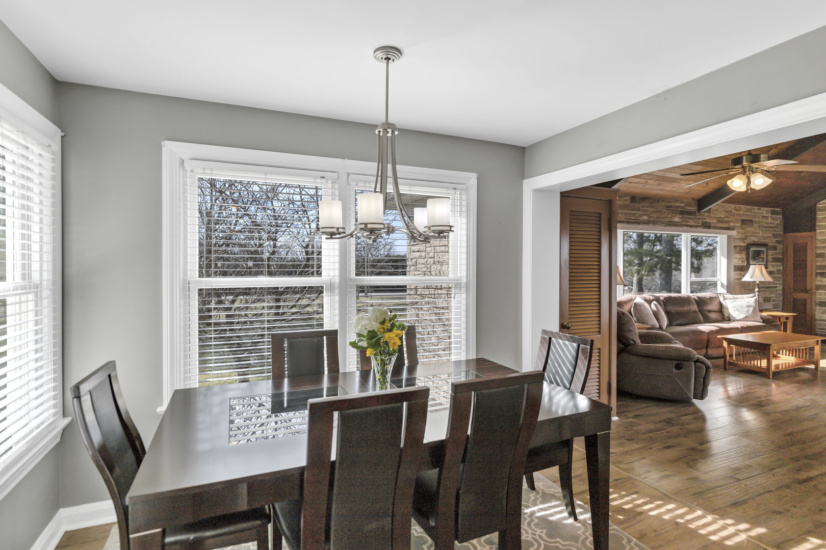 512 Bay Road, McHenry, IL 60051