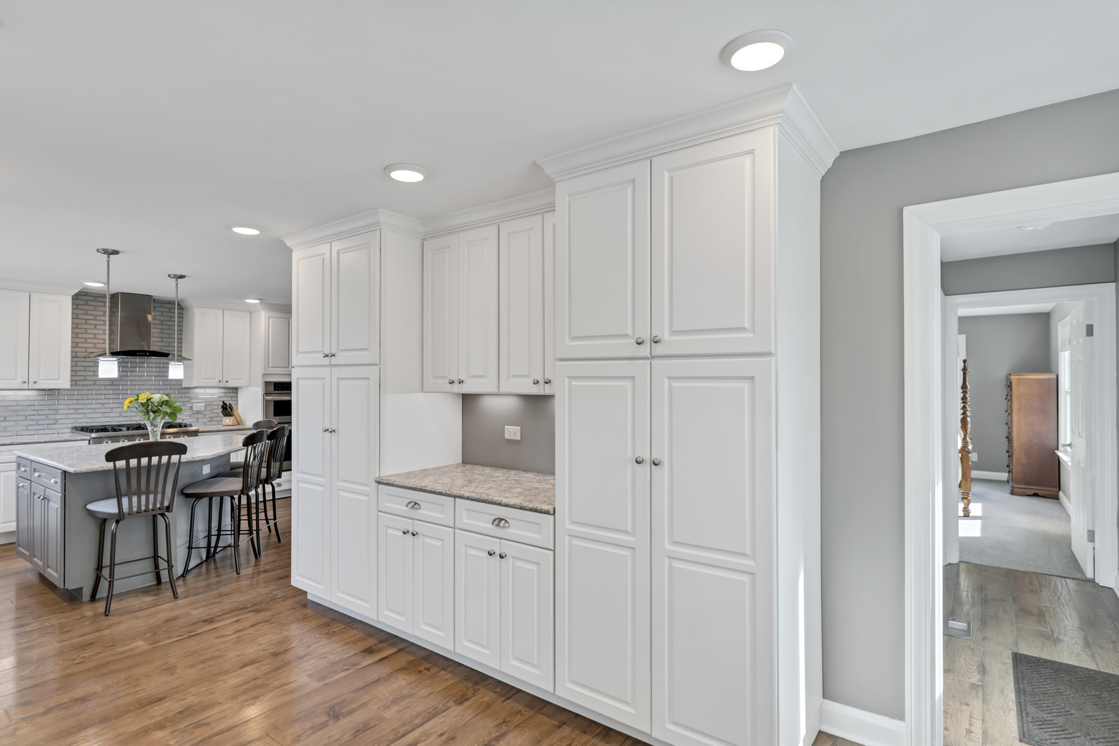 512 Bay Road, McHenry, IL 60051