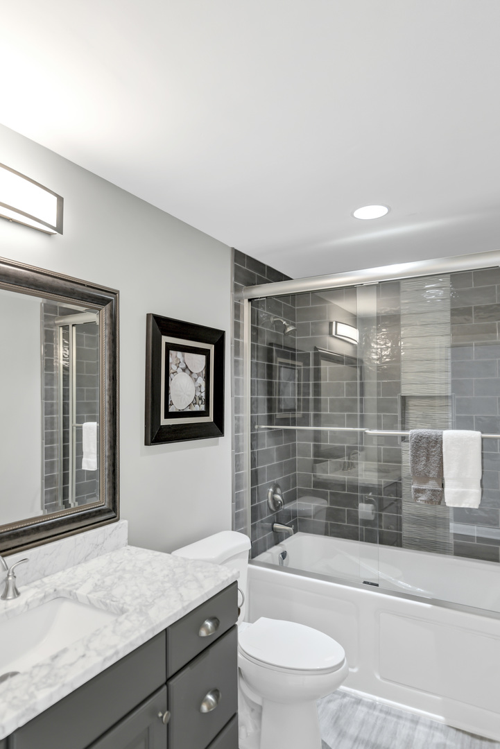 512 Bay Road, McHenry, IL 60051