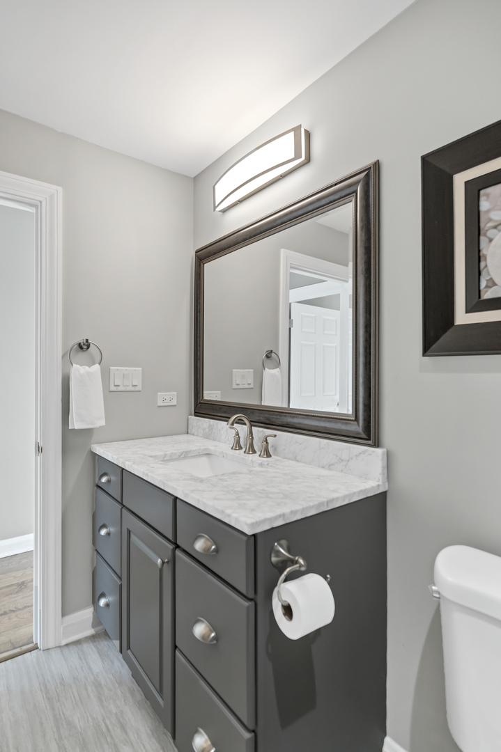 512 Bay Road, McHenry, IL 60051