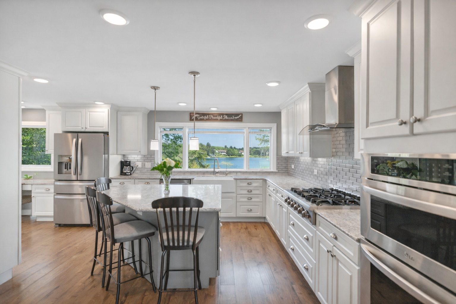 512 Bay Road, McHenry, IL 60051