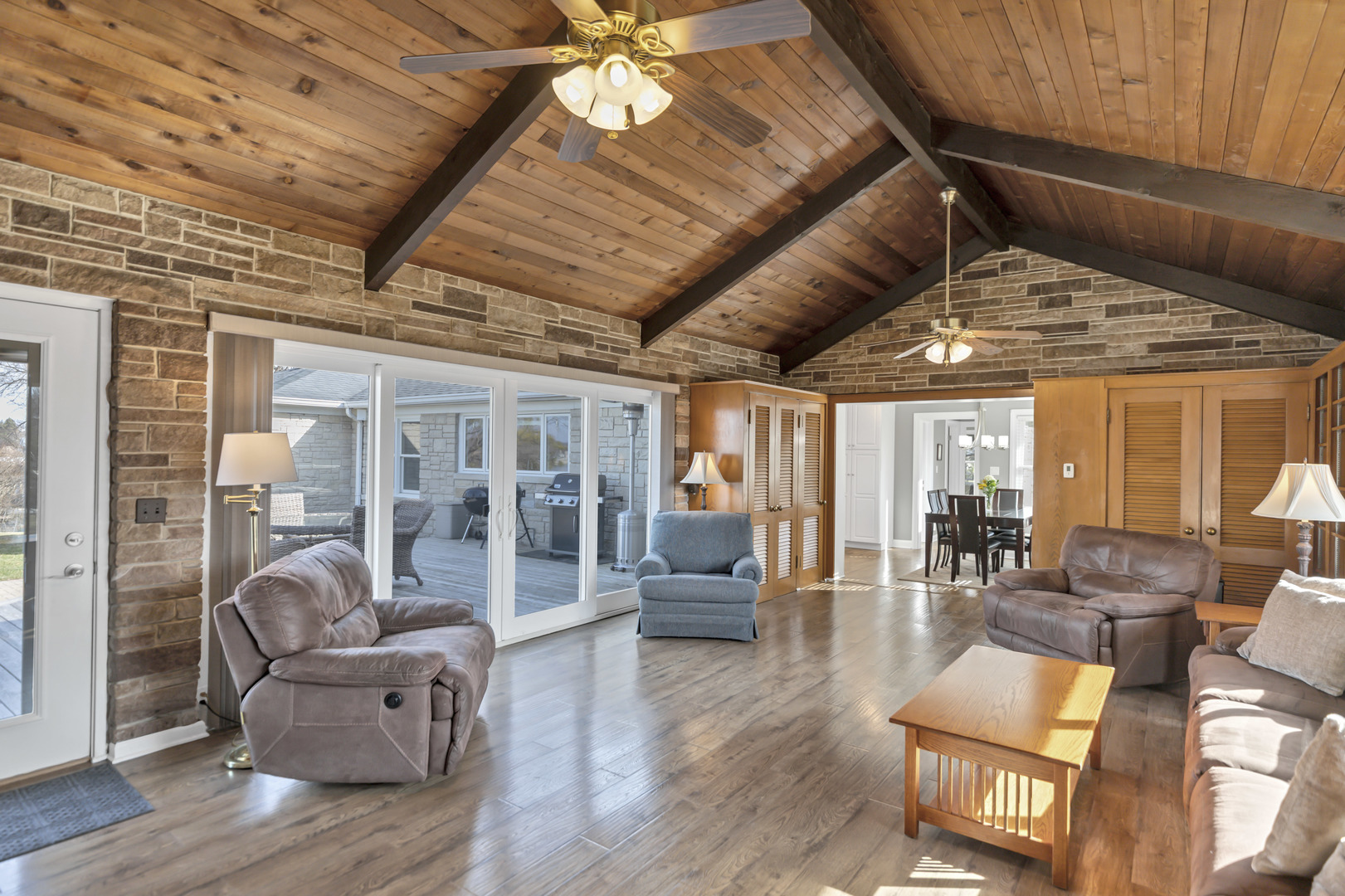 512 Bay Road, McHenry, IL 60051