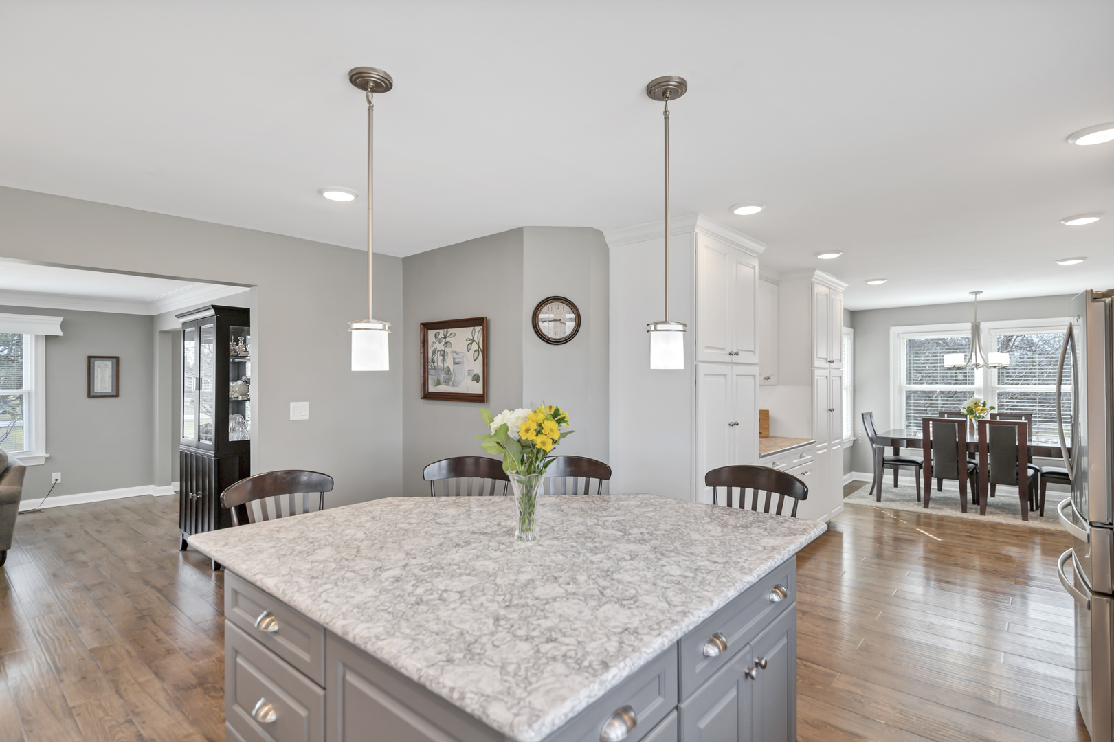 512 Bay Road, McHenry, IL 60051