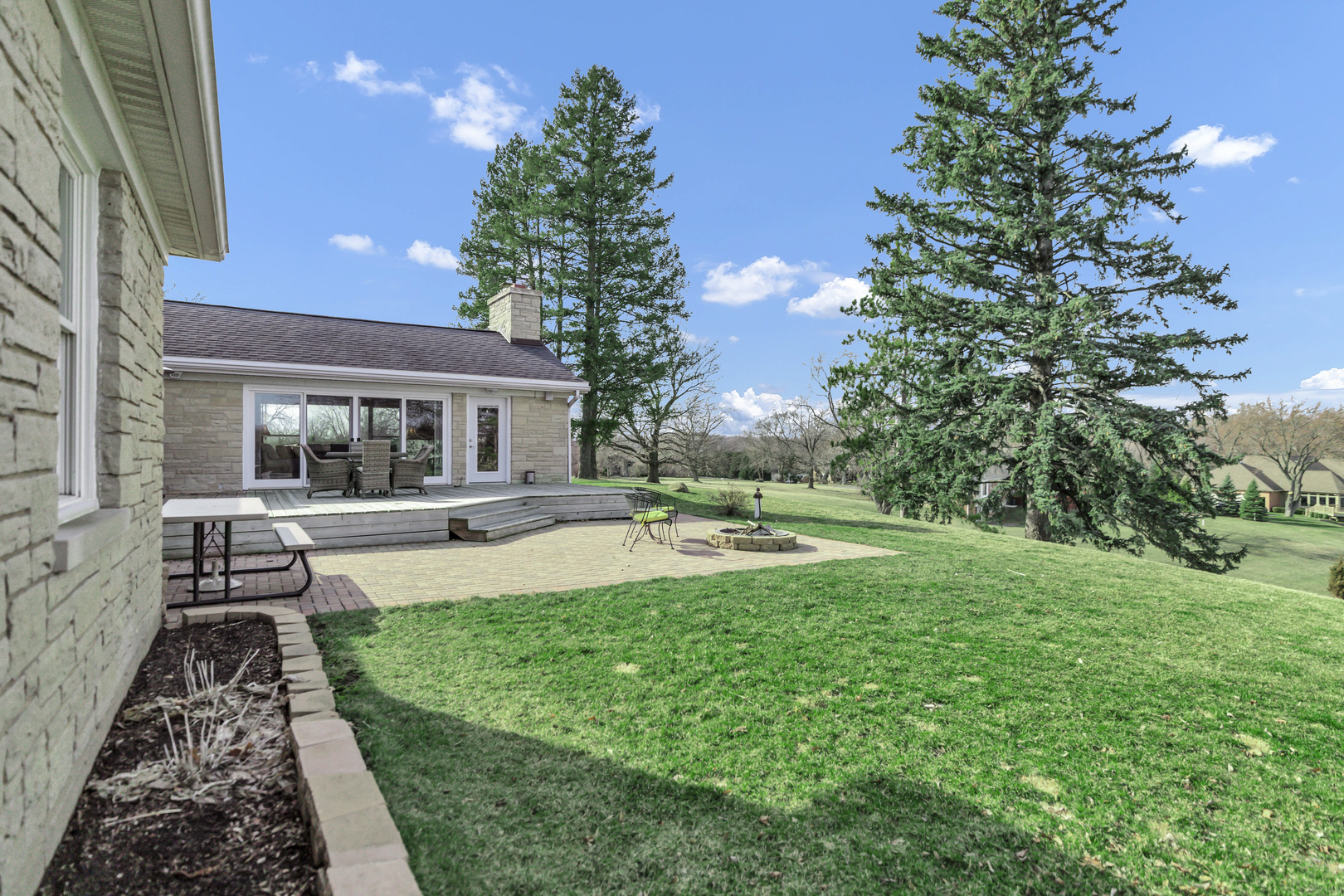 512 Bay Road, McHenry, IL 60051