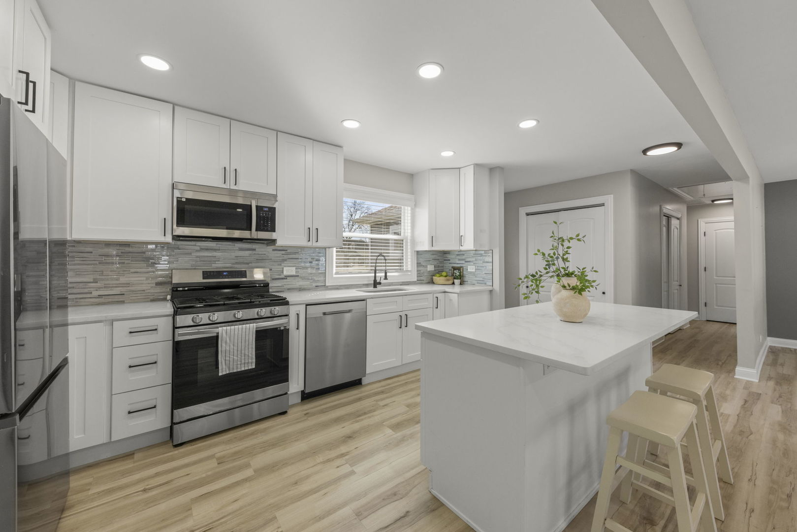 405 Turf Lane, Wheaton, IL 60187