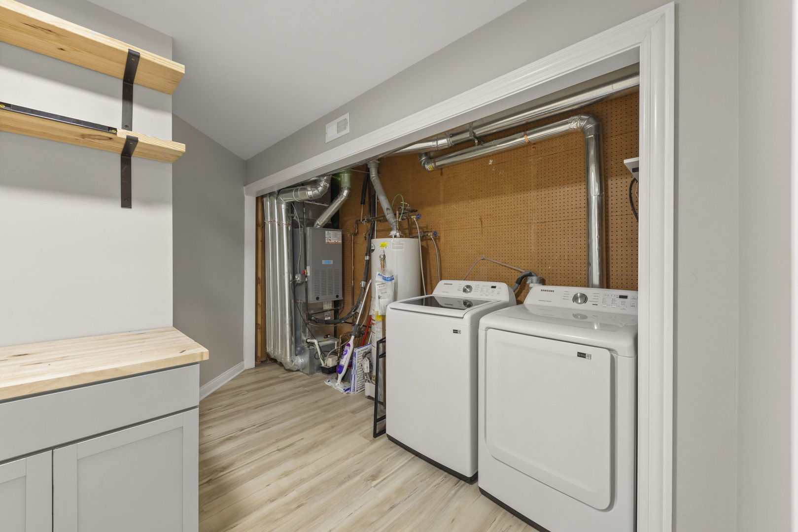 405 Turf Lane, Wheaton, IL 60187