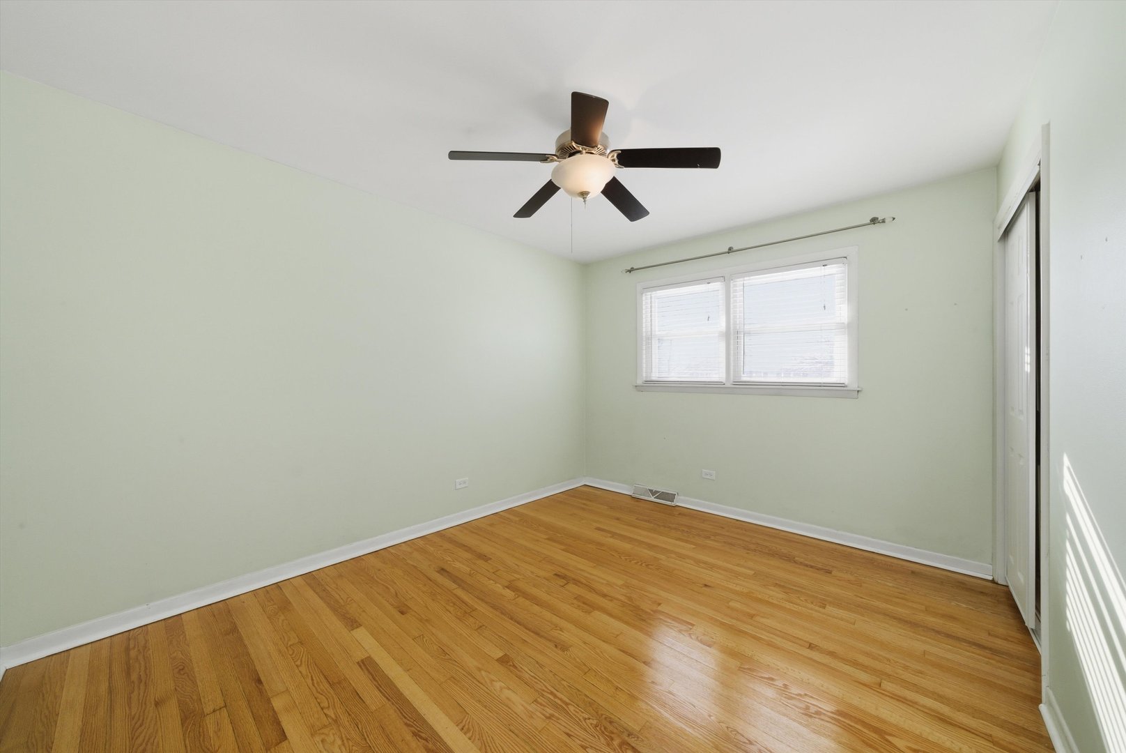 7635 S Oconto Avenue, Bridgeview, IL 60455