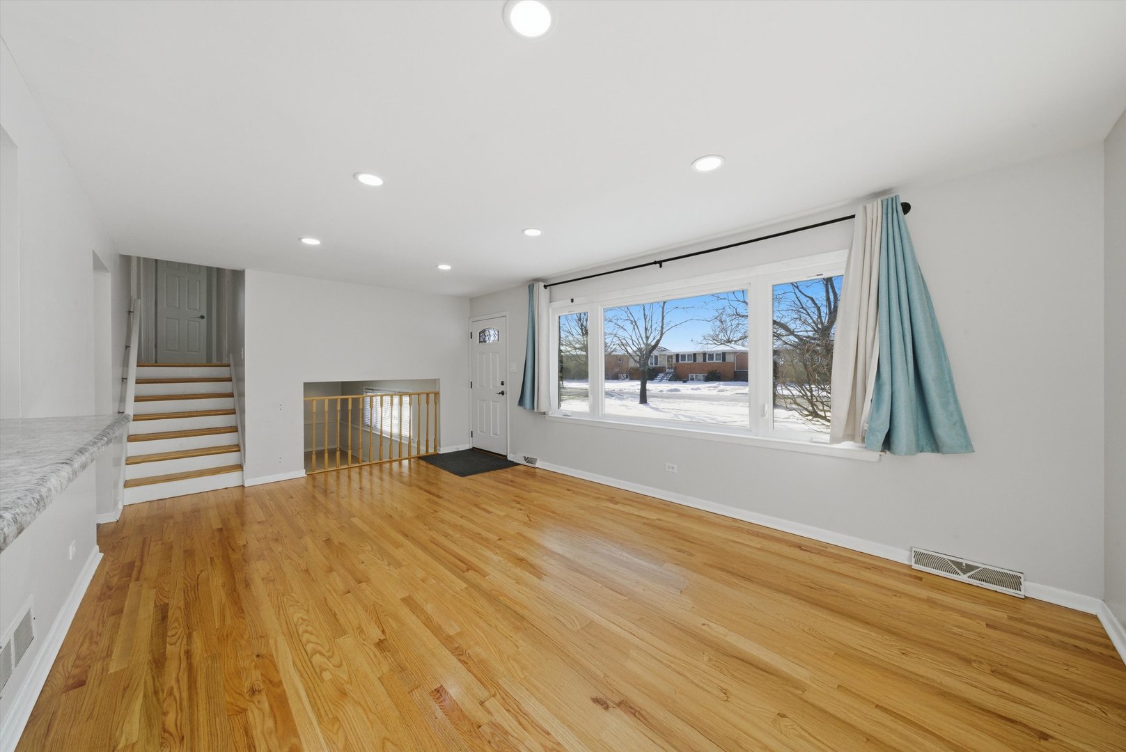 7635 S Oconto Avenue, Bridgeview, IL 60455