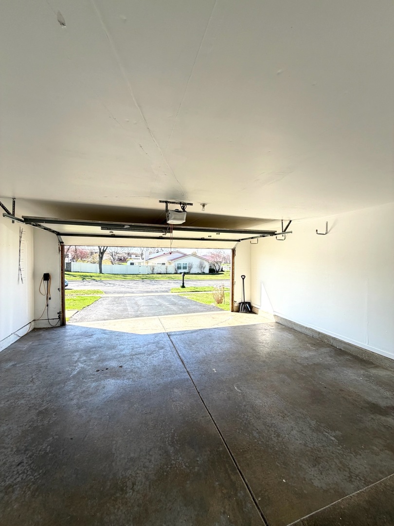 169 Pebble Creek Trail, Carol Stream, IL 60188